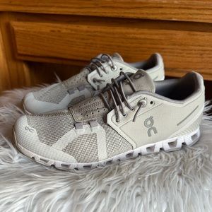 Women’s On Cloud 5 size 7.5